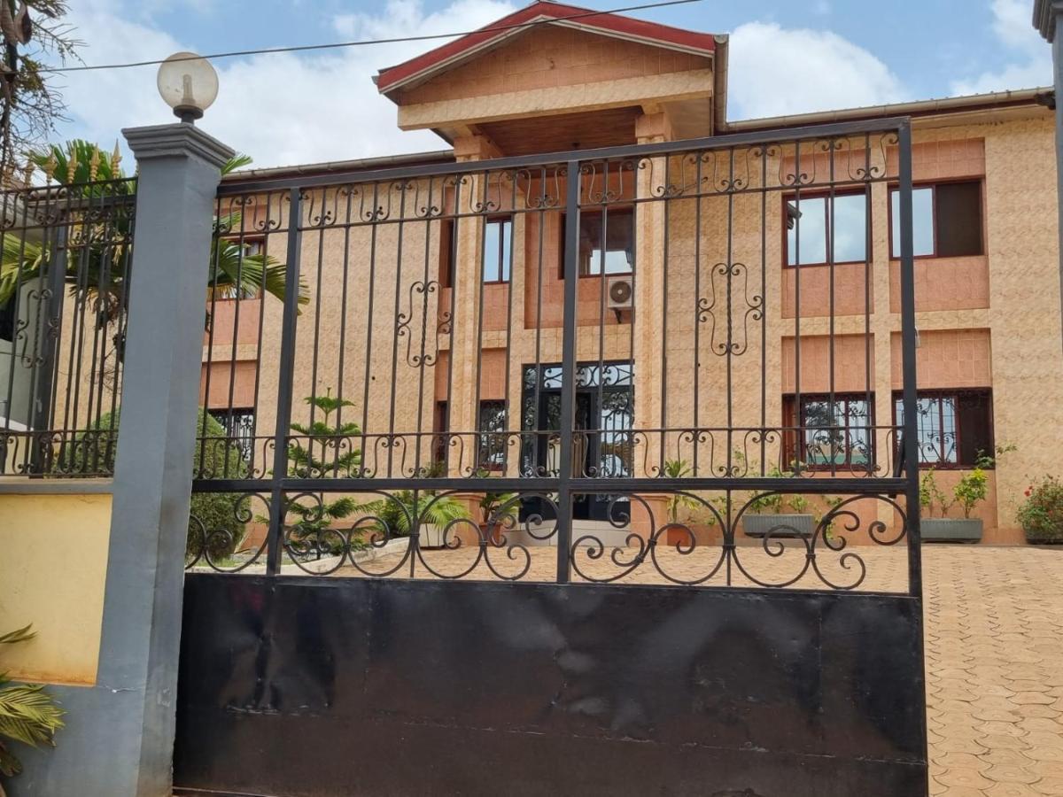 Appart Hotel Mireille Yaoundé Dış mekan fotoğraf
